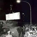 In der Nacht zum 20. Februar beginnen DDR-Grenztruppen mit der Demontage eines zwei Kilometer langen Teilstücks der Mauer zwischen Brandenburger Tor und Checkpoint Charlie
