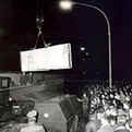 In der Nacht zum 20. Februar beginnen DDR-Grenztruppen mit der Demontage eines zwei Kilometer langen Teilstcks der Mauer zwischen Brandenburger Tor und Checkpoint Charlie