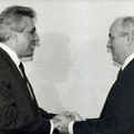 Das erste Treffen zwischen den Generalsekretren des ZK der SED, Egon Krenz und der KPdSU, Michail Gorbatschow fand in Moskau statt, 1. November 1989