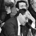 Konstituierende Sitzung des Zentralen Runden Tisches der DDR: Wolfgang Berghofer, SED (li.), Gregor Gysi, SED (mi.) und Wolfgang Schnur, Demokratischer Aufbruch (re.), 7. Dezember 1989